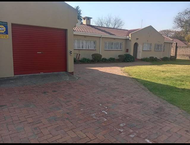 4 BEDROOM HOUSE FOR SALE IN MOREHILL